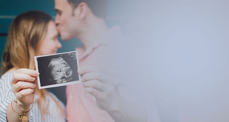 Couple holding 20 week pregnancy ultrasound scan